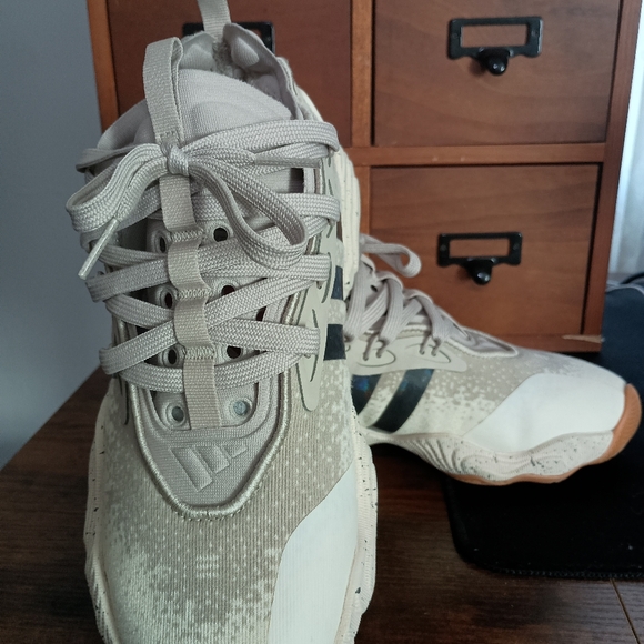 Trae Young 3 J Adidas basketball shoes sneakers size US 3.5 modern futuristic - Picture 9 of 10